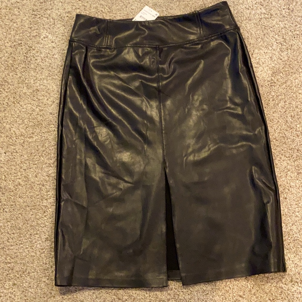 Laundry faux leather black skirt size M never worn tag still on